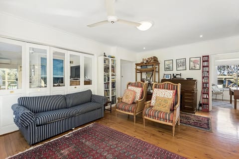 Living room, Seating area, fireplace