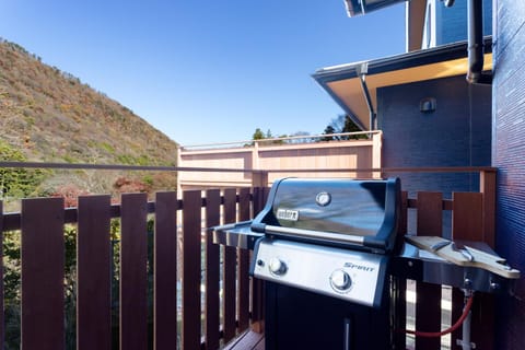 Day, Natural landscape, BBQ facilities, Balcony/Terrace, Mountain view