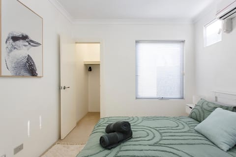 Suburban Living - 2 bedroom apartment Victoria Park Apartment in Perth