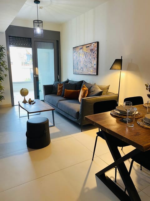 NEW 2BDR apartment with SHARED ROOFTOP POOL Wohnung in Kallithea