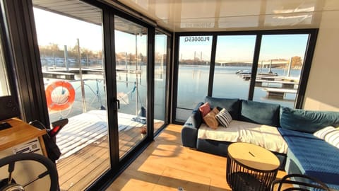 Balcony/Terrace, Living room, Seating area, River view