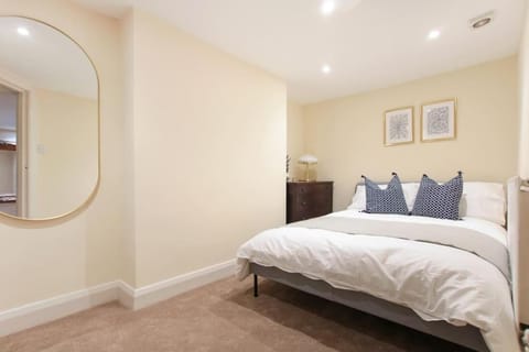 Bright & Spacious 1BR Duplex, Islington, Angel Apartment in London Borough of Islington