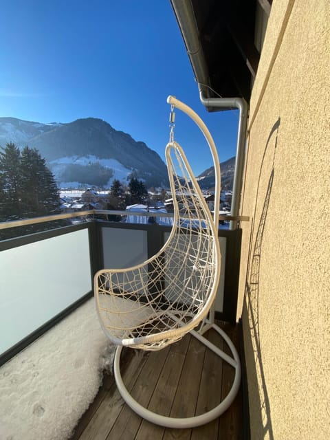 View (from property/room), Balcony/Terrace, Mountain view