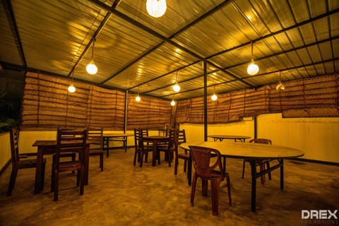 Restaurant/places to eat, Banquet/Function facilities