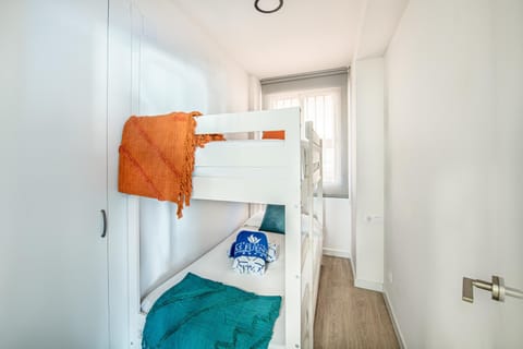 Guests, bunk bed, Family, wardrobe