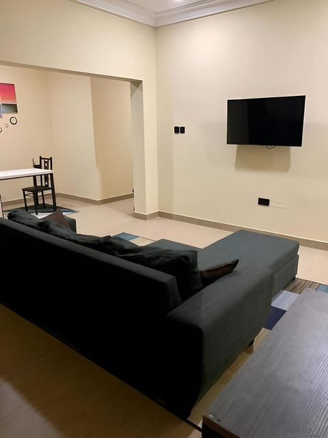 TV and multimedia, Living room, Seating area, Evening entertainment