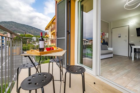 Patio, View (from property/room), Balcony/Terrace, Living room