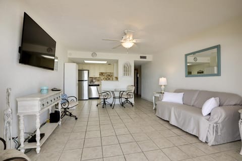 Oceanfront Ormond Beach Condo Community Perks! Copropriété in Ormond By The Sea