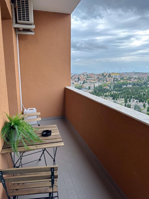 Balcony/Terrace, City view