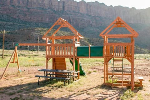 Redrock Moab Tiny House w/ Double Loft Site 6 Casa in Spanish Valley