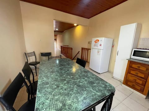 Kitchen or kitchenette, Seating area, Dining area