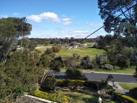 6 Bedrooms 11 Beds with Spacious City Park Views and Beach Maison in Frankston