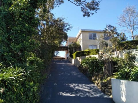 6 Bedrooms 11 Beds with Spacious City Park Views and Beach Maison in Frankston