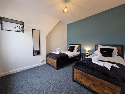 3 bedroom Urban Retreat Near Bike Park Wales House in Merthyr Tydfil