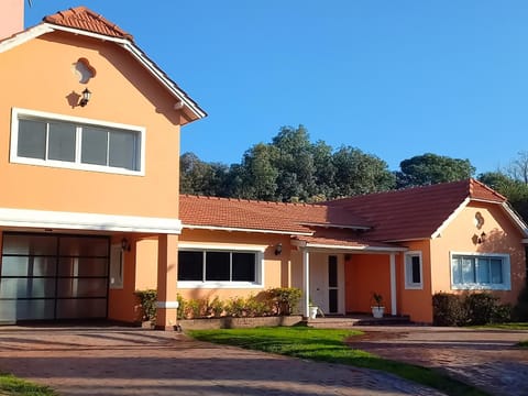 CASA BARRIO CERRADO EN LUJAN LA CONCEPCION House in Luján