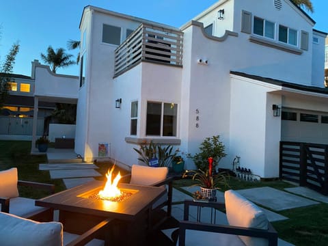 Modern Dream Home - Fire Pit, Grill, Large Yard & AC House in Encinitas