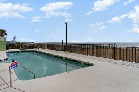 Recently Renovated, Oceanfront,Great Views,Pools! House in Cherry Grove Beach
