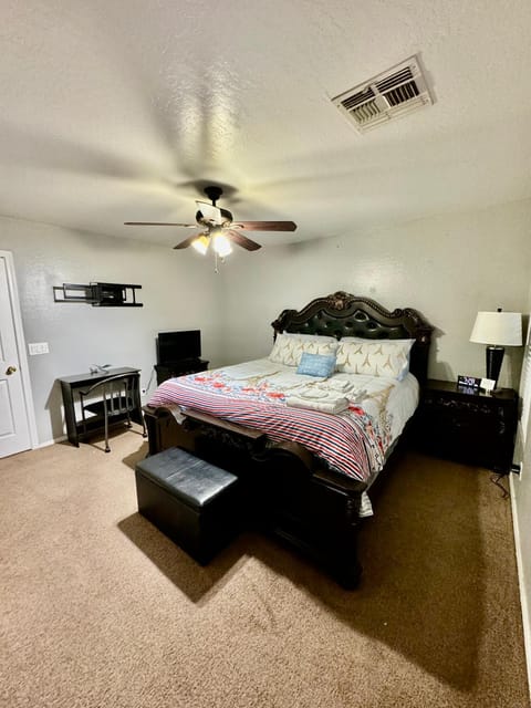 West PHX Cozy king suit Vacation rental in Avondale