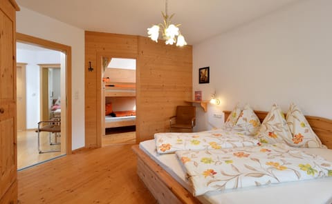 Bed, Bedroom, bunk bed