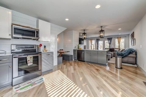 Nashville's Broadway: Your Spacious home Casa in East Nashville