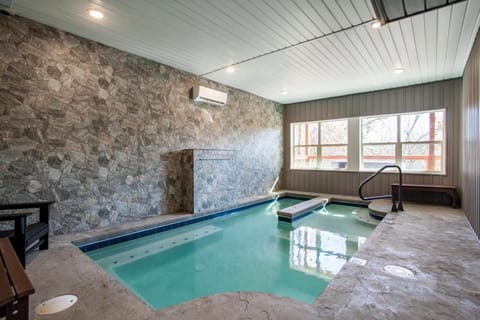 Luxe Lodge View Heated Pool Hot Tub Games House in Sevierville
