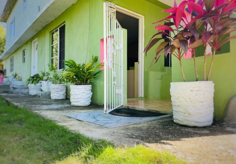 Cindy's Garden Stay Condominio in Ocho Rios