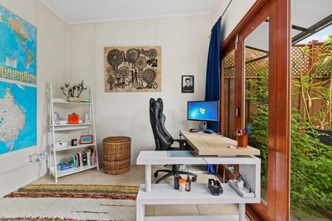 Quirky Marrickville 1-Bed with Courtyard by Shops House in Marrickville