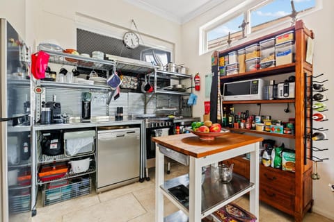 Quirky Marrickville 1-Bed with Courtyard by Shops House in Marrickville