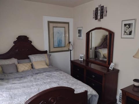 Historic Highland Square - 2 bedroom Apartment Apartamento in Akron