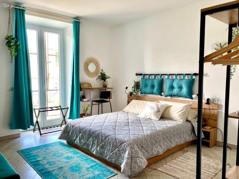 Photo of the whole room, Bedroom