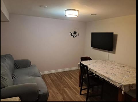 Cozy room at walkout basement Vacation rental in Ajax