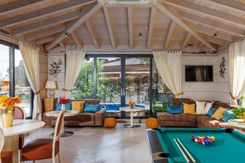Villa Oasi Pool & Spa - Happy Rentals Villa in Pula