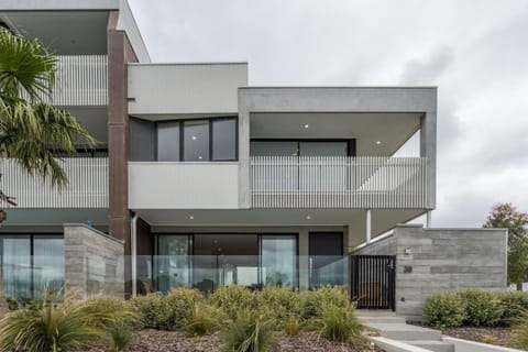 Sunset Marina - An Architectural Gem by the Beach Chalet in Dromana