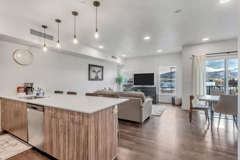 Newly Built Modern Park City Getaway l Zen by Stay Apartamento in Snyderville