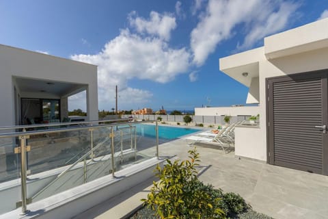 Luxury Paphos Villa - Villa Adaris - 5 Bedroom Villa - Private Swimming Pool - Sea Views Villa in Peyia