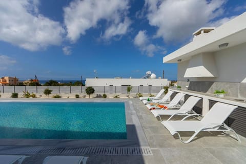 Luxury Paphos Villa - Villa Adaris - 5 Bedroom Villa - Private Swimming Pool - Sea Views Villa in Peyia