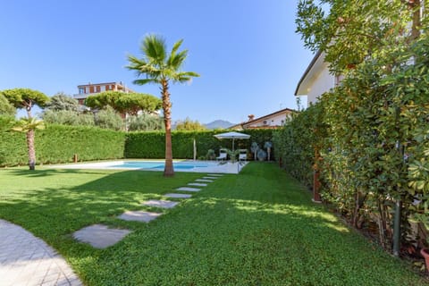 Villa Fiumetto Moradia in Forte dei Marmi