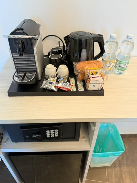 Coffee/tea facilities, minibar, safe