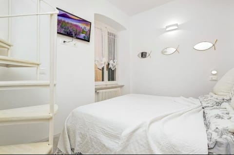 TV and multimedia, Photo of the whole room, Bedroom