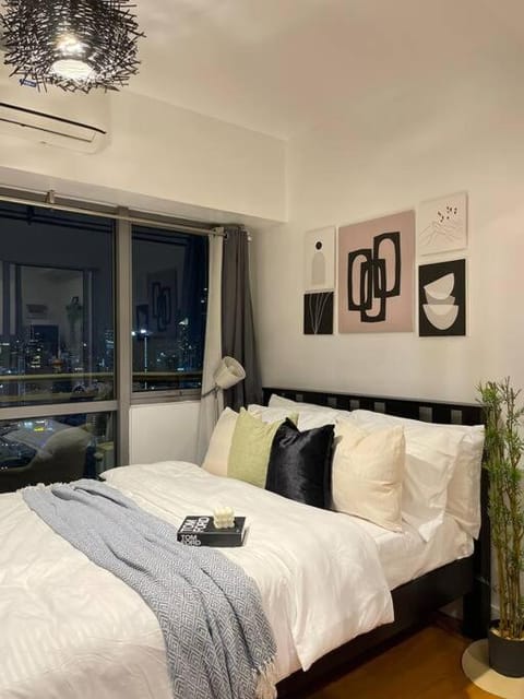 The Serene Escape Rockwell Makati City View 1BR Eigentumswohnung in Mandaluyong