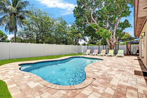 Property building, Patio, Pool view, Swimming pool, sunbed