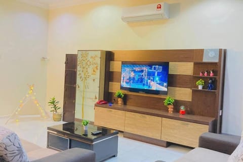 TV and multimedia, Living room, Seating area, air conditioner