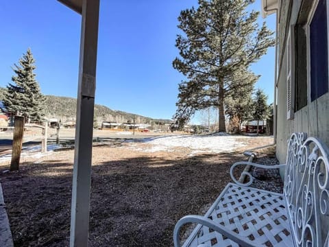 Mountain Town Apartment / Walk to main street! House in Woodland Park