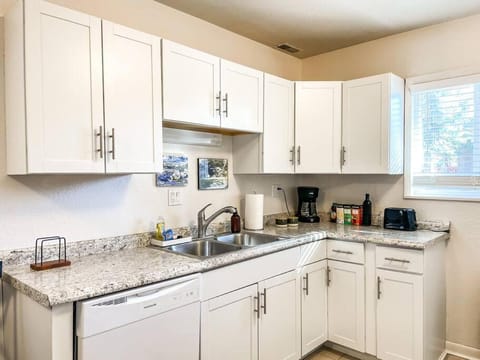 Mountain Town Apartment / Walk to main street! Maison in Woodland Park