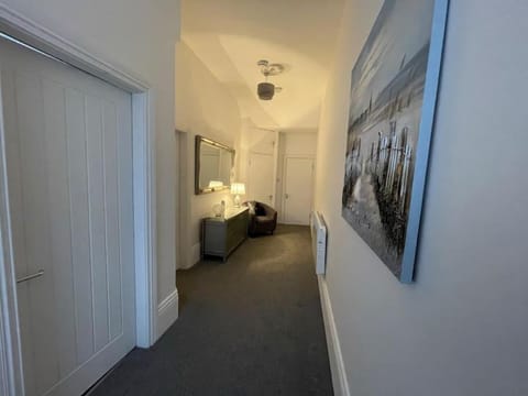 Lovely Apartment in Cleethorpes (sleeps up-to 10) Condo in Cleethorpes
