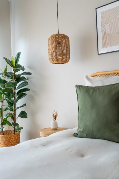 Bed, Photo of the whole room, Decorative detail, Bedroom