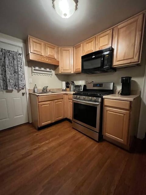 Intimate 1 Bedroom Apt by UHS Condo in Binghamton