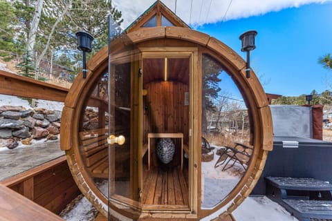 HOT TUB Firepit Sauna Peak to Peak Loft Retreat Casa in Nederland