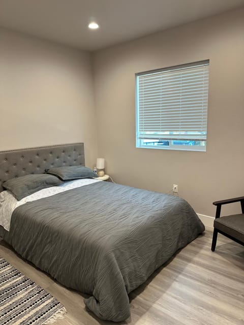 PRIVATE ROOM IN NEW APPARTMENT WITH FULL BATH Hostel in San Fernando Valley