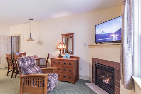Hunter Mtn Slopeside Ski Resort w HotTub Heated Pool Sauna and Fireplace Condo in Hunter Mountain